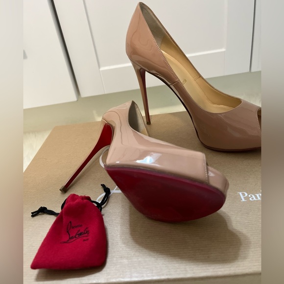 CHRISTIAN LOUBOUTIN New Very Privé
120 mm Open toe pumps - Patent calf - Nude - Picture 6 of 9